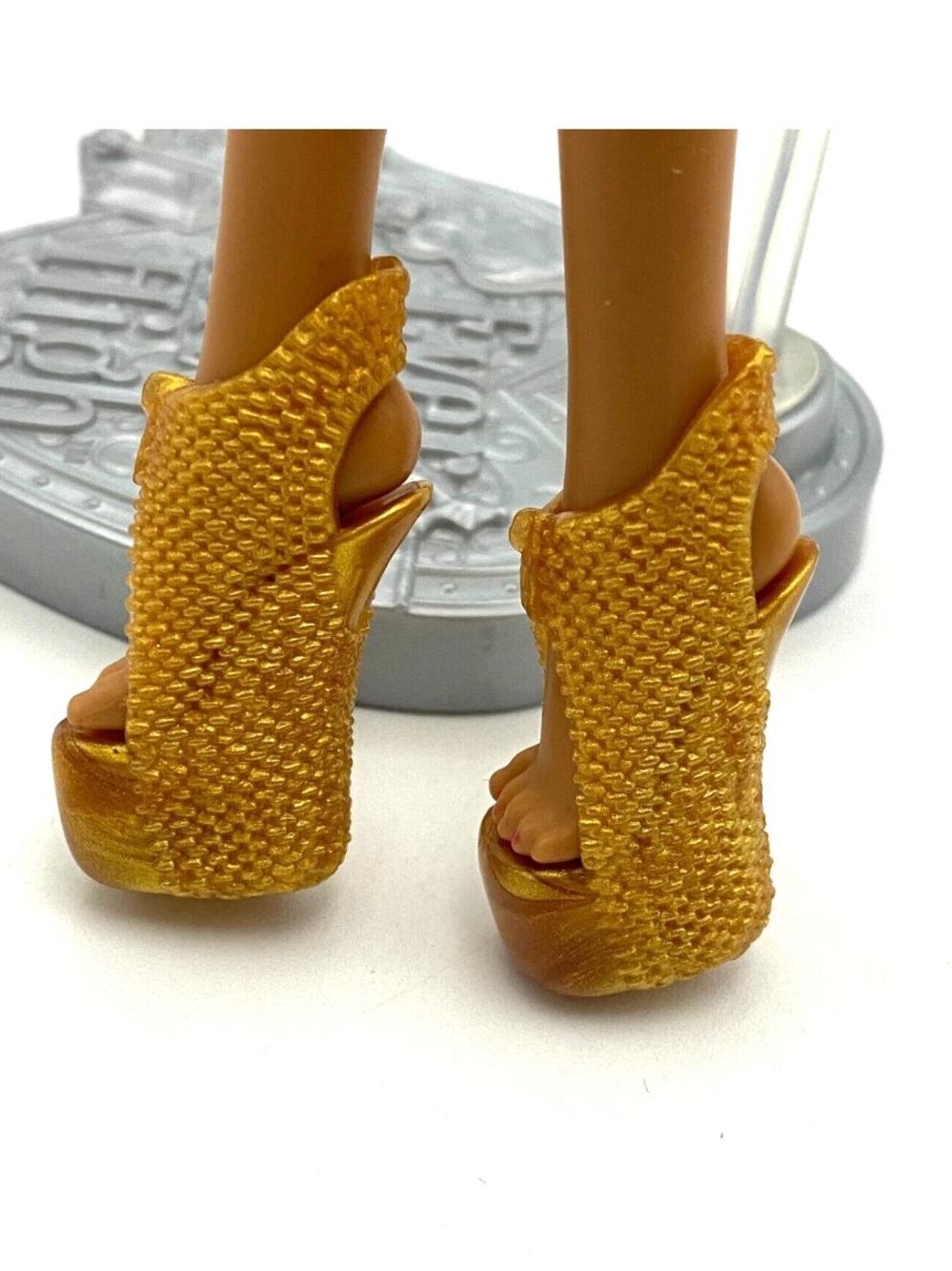 Monster High Doll Clawdeen Wolf Killer Style Replacement Gold Shoes Only